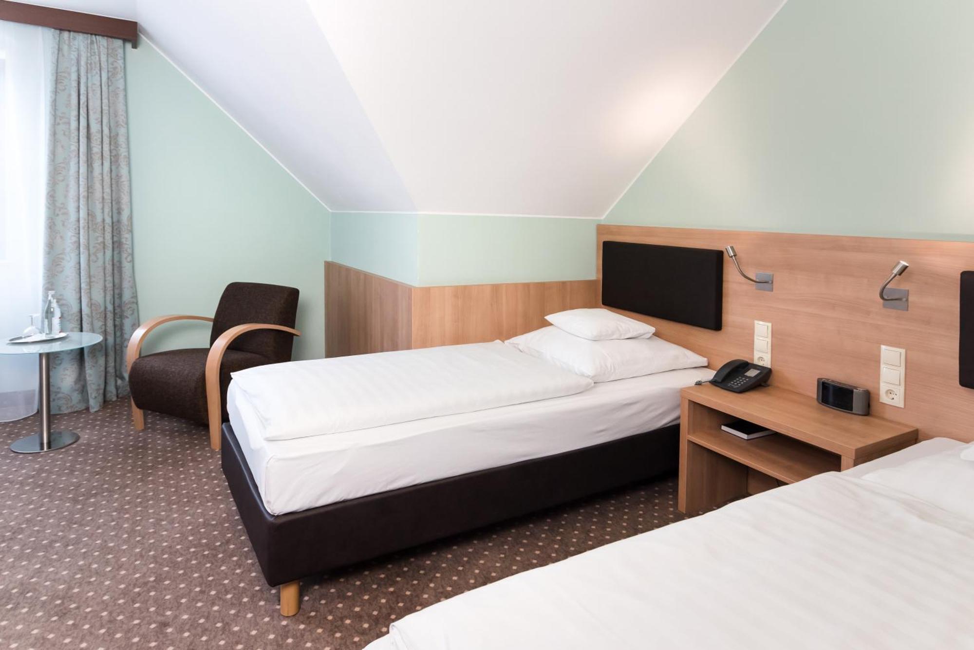 Hotel Gumberger GmbH Garni Neufahrn bei Freising Exterior foto
